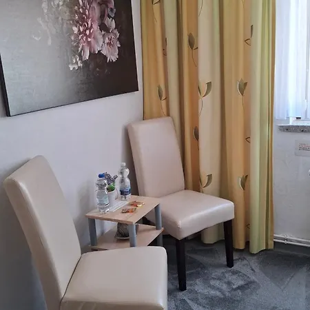 Strauss Nahe Der Kyffhaeuser Therme 巴特弗兰肯豪森